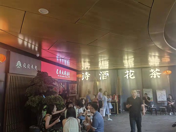 如何評估智能疏散指示系統(tǒng)對環(huán)境因素的適應性？