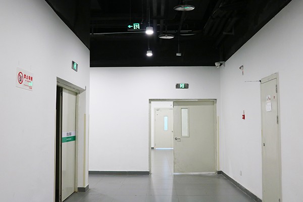 應(yīng)急疏散系統(tǒng)的指示燈有哪些顏色和含義？