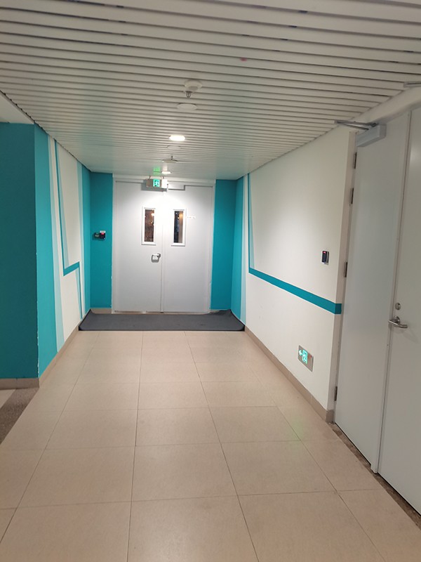 智能疏散系統(tǒng)如何確保在高峰時(shí)段的疏散效率？