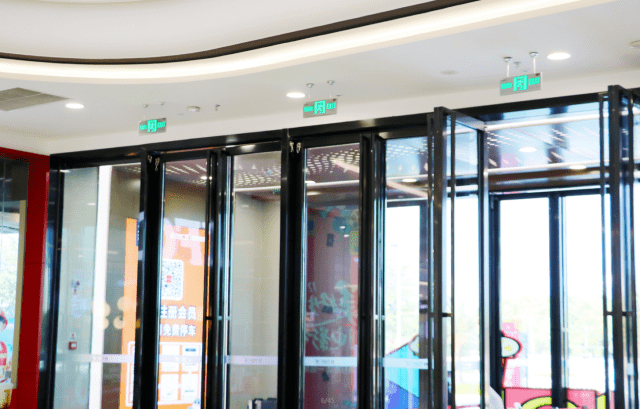 智能疏散系統(tǒng)如何適應(yīng)復(fù)雜多變的建筑結(jié)構(gòu)？