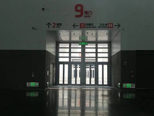 智能疏散指示系統(tǒng)如何實(shí)時(shí)感知火災(zāi)并作出反應(yīng)？