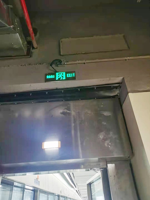 智能疏散指示系統(tǒng)是否具備應急照明功能？