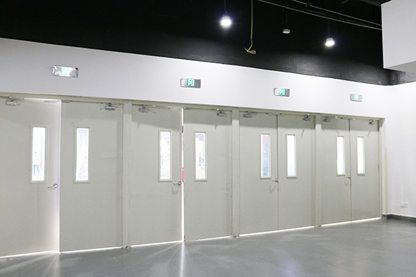 智能疏散指示系統(tǒng)如何確保疏散過程中的無障礙通行？