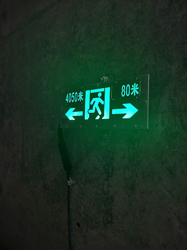 火災發(fā)生時，智能消防應急照明系統(tǒng)如何確保照明覆蓋范圍？