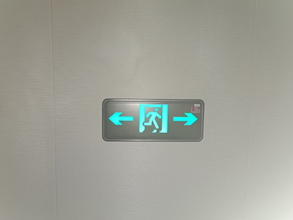 在大型商場中，集中控制智能疏散的優(yōu)勢何在？